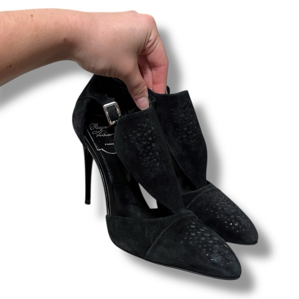 Roger Vivier Lavallière Black Suede Perforated V Strap Pump Cutout Heels Size 7